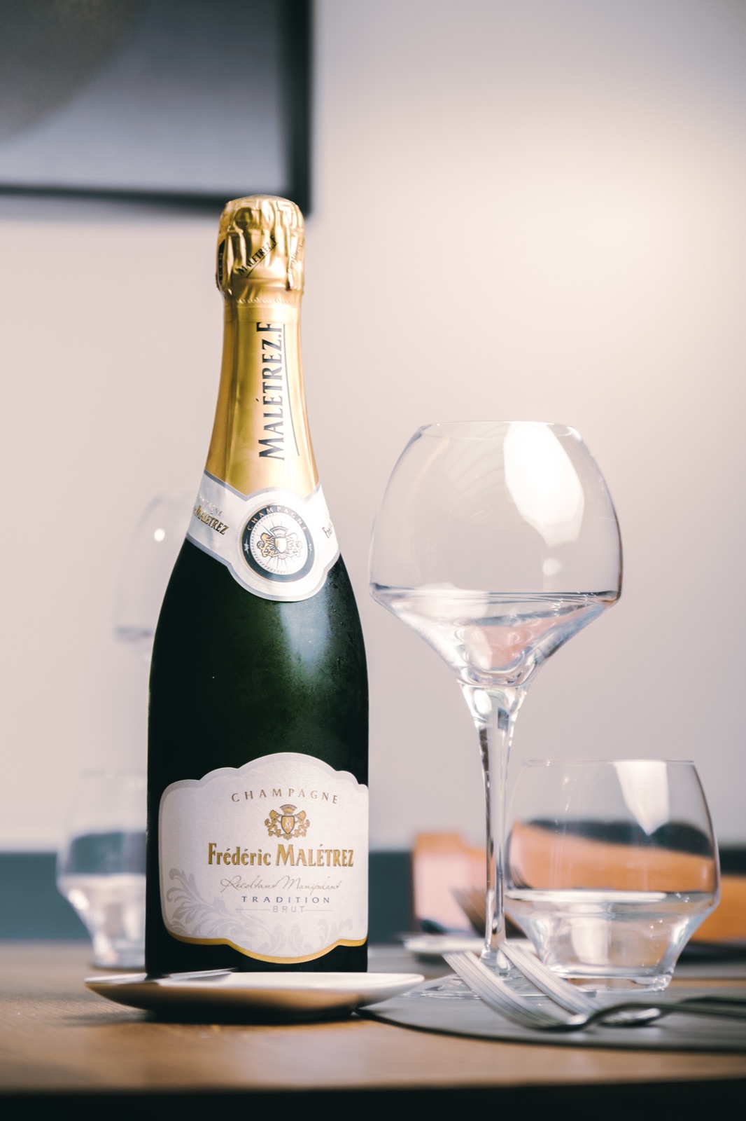 Verre et bouteille de vin, ambiance de table, La Cuisine au Beurre à Tournai